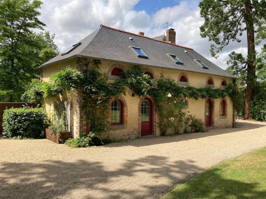 Willa Les Bosquets Saint-Ouen-Des-Toits Zewnętrze zdjęcie